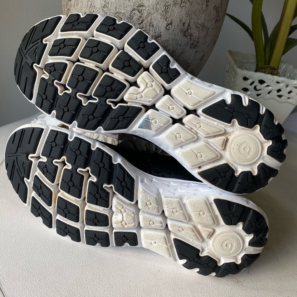 Brooks Ultraboost 5 Athletic Running Sneakers Shoes Womens 8.5 Black White - Picture 7 of 9